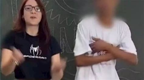 Professora Cibelly Dançando Com Alunos 